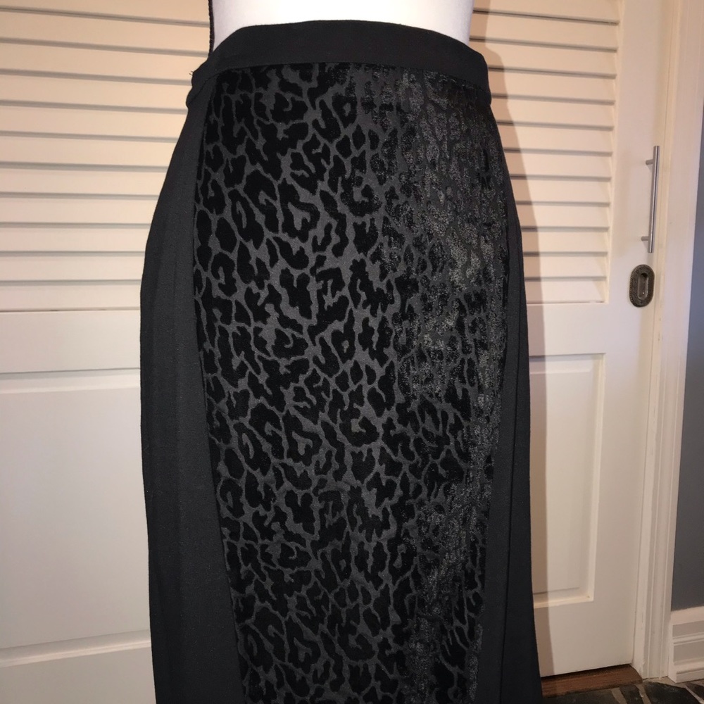Ann Taylor elegant pencil skirt w cheetah patter